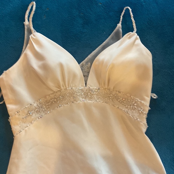 Gorgeous hand-beaded white dress with sheer back - wedding vibes - Picture 8 of 8